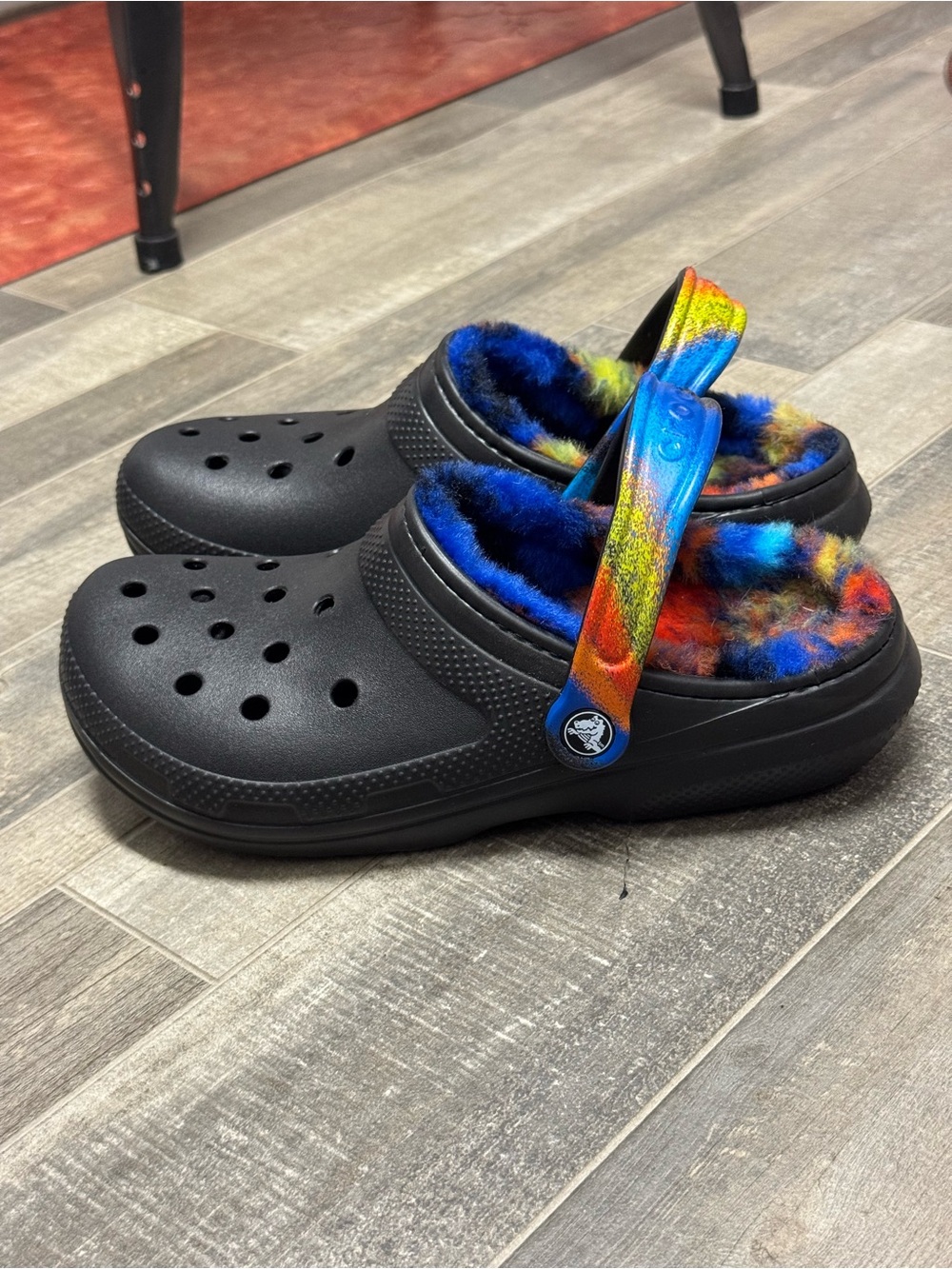 CROCS Classic Lined Clogs Black Rainbow Tie Dye Fur Kids C11/C12 Men 6 Women 8